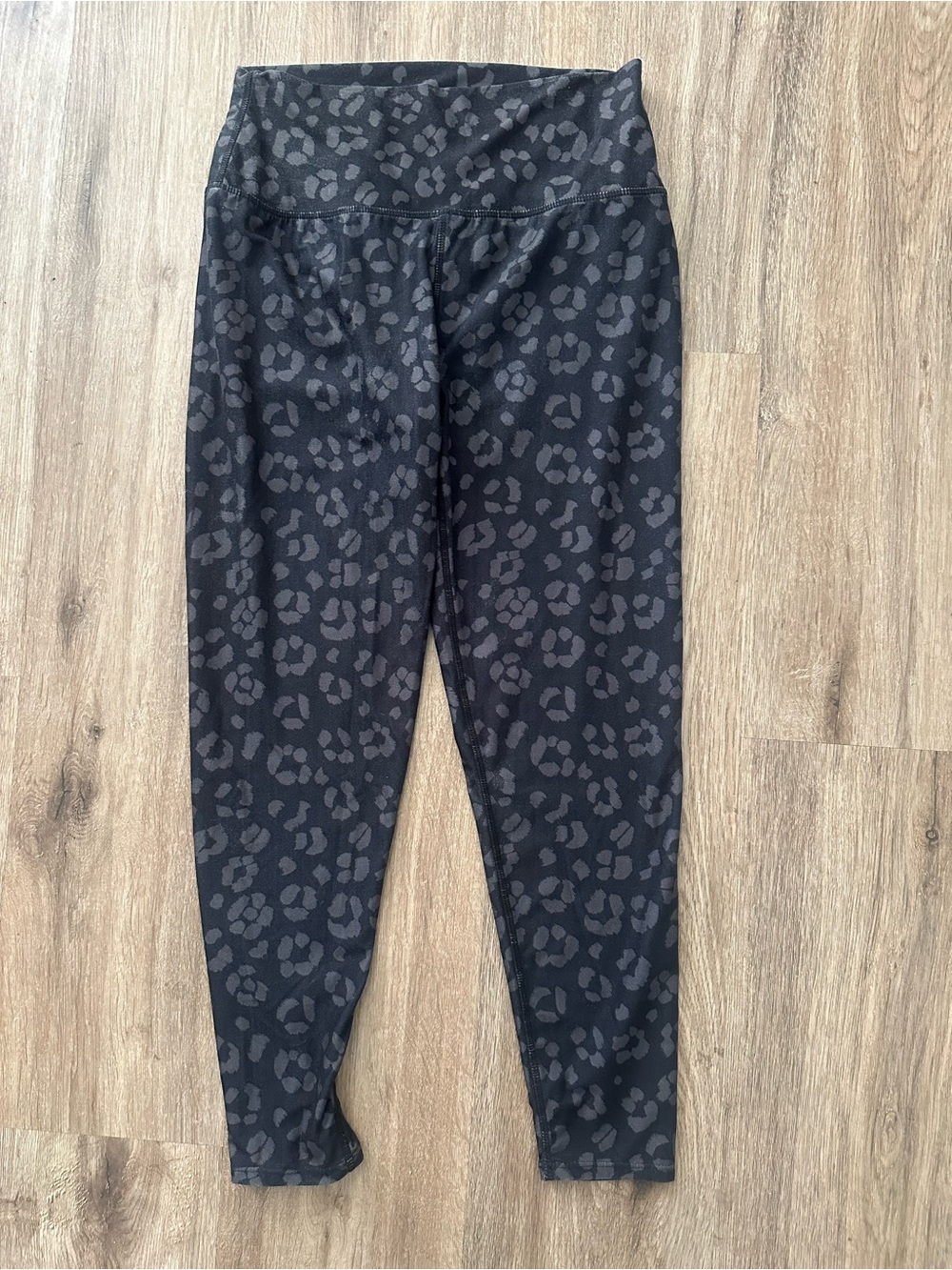Betsey Johnson size M medium soft women’s Black Leopard Print Active Leggings